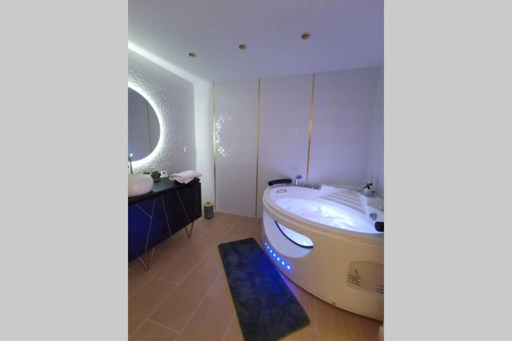 Nid D'Amour Baignoire/Jacuzzi Νίκαια Εξωτερικό φωτογραφία